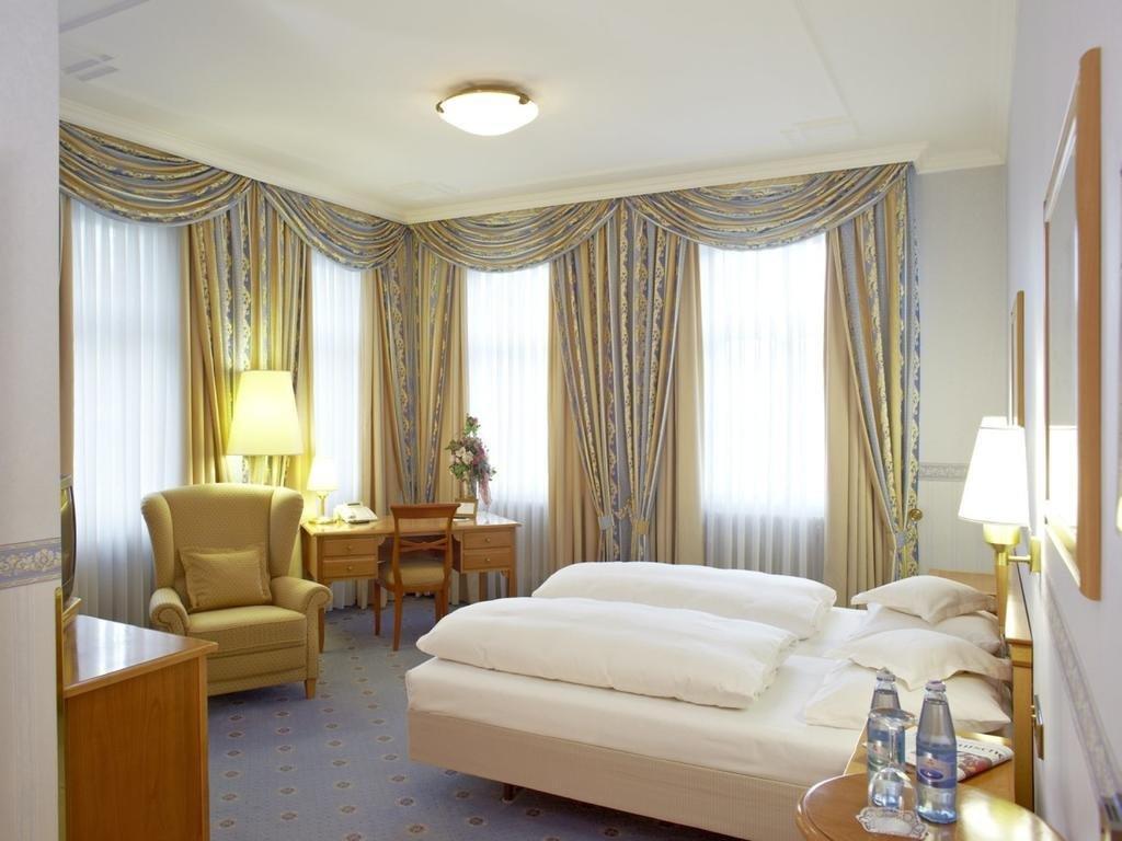 Allee Hotel Нойщат ан дер Айш Екстериор снимка