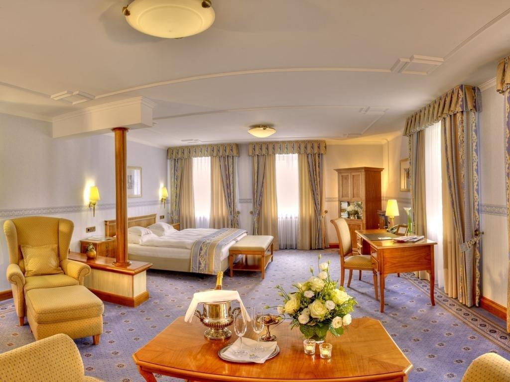 Allee Hotel Нойщат ан дер Айш Екстериор снимка