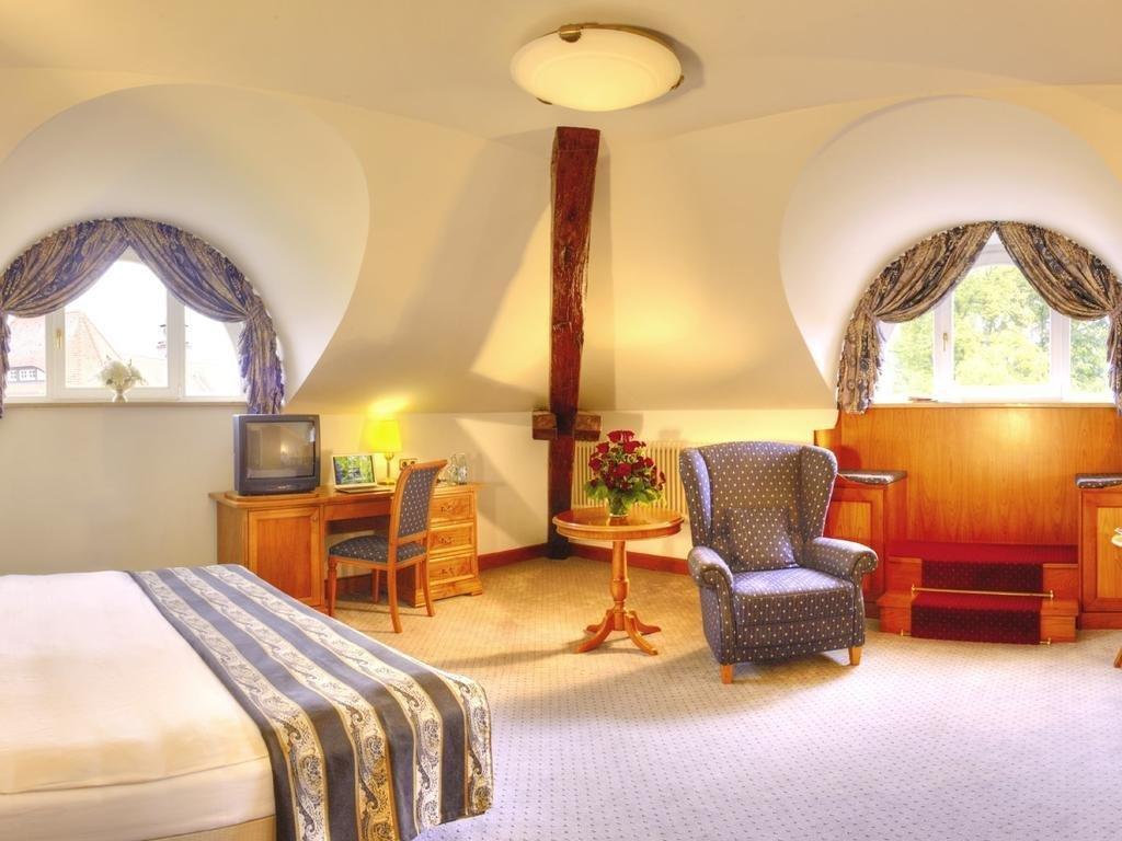 Allee Hotel Нойщат ан дер Айш Екстериор снимка